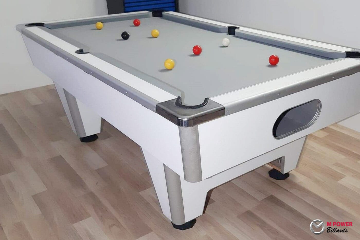 billard pool anglais blanc tapis gris domestique