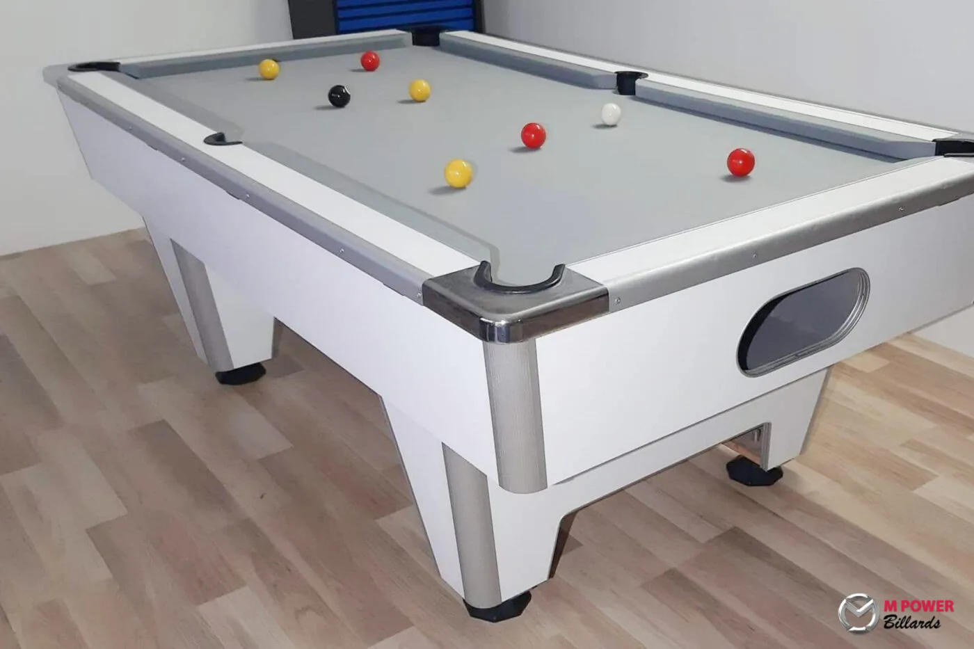 billard pool anglais blanc tapis gris domestique